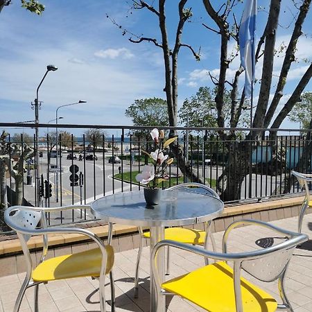 Hotel Ideale Young People Under 40 Римини Экстерьер фото
