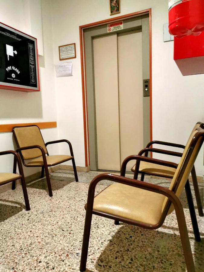 Hotel Ideale Young People Under 40 Римини Экстерьер фото