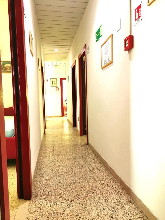 Hotel Ideale Young People Under 40 Римини Экстерьер фото