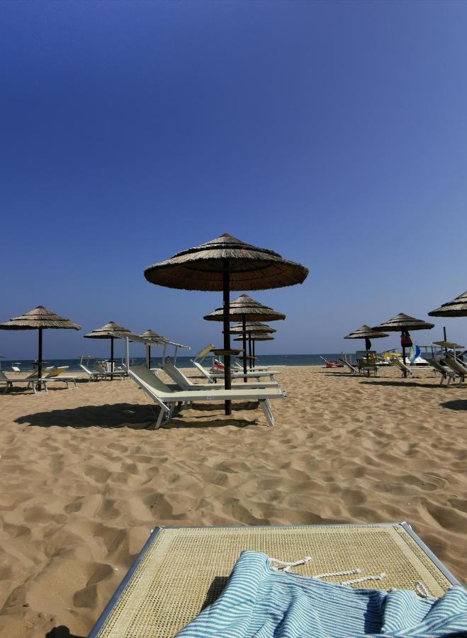 Hotel Ideale Young People Under 40 Римини Экстерьер фото