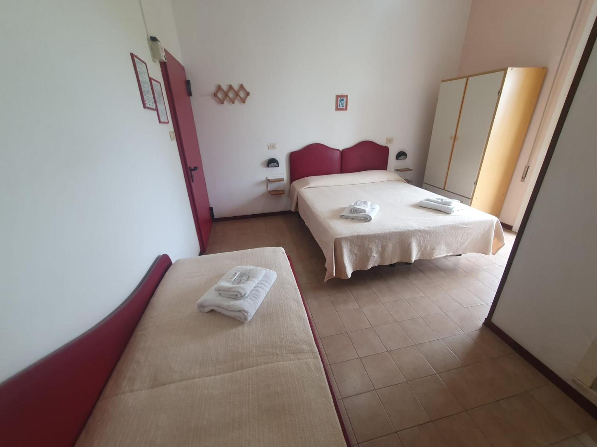 Hotel Ideale Young People Under 40 Римини Экстерьер фото