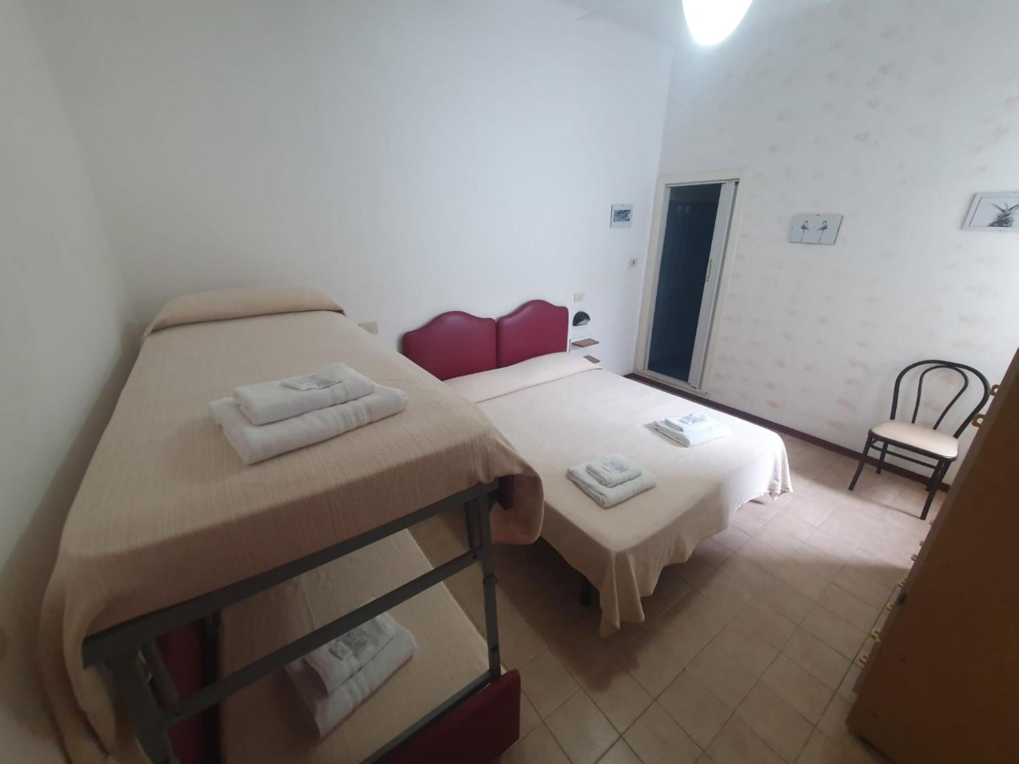 Hotel Ideale Young People Under 40 Римини Экстерьер фото